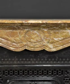 Marmeren Schouw met Kachel detail